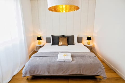 Deluxe Room | 1 bedroom, premium bedding, pillowtop beds, individually decorated