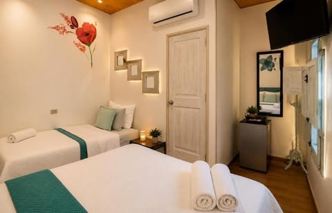 Estándar Triple | In-room safe, WiFi (free), bed sheets