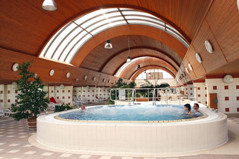 Indoor spa tub