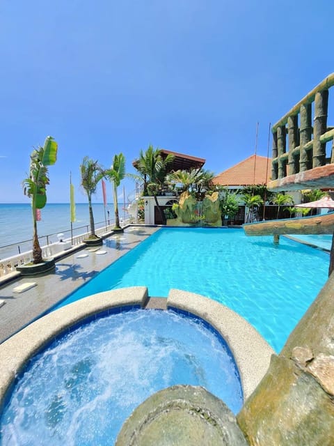 2 outdoor pools, free cabanas, sun loungers