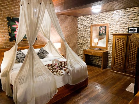 Family Suite, 1 Bedroom, Balcony, Garden View | Minibar, in-room safe, individually furnished, desk