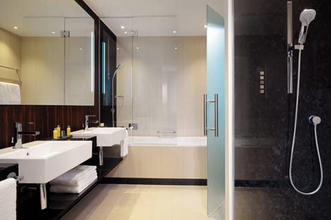 Suite, 1 Bedroom, Corner | Bathroom | Free toiletries, hair dryer, towels, soap