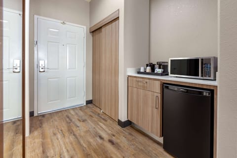 Premium bedding, pillowtop beds, in-room safe, desk