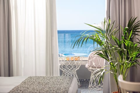 Superior Family Suite Split Level | Premium bedding, minibar, in-room safe, desk