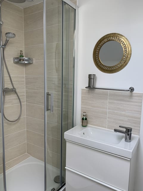 Le Lièvre et la Tortue | Bathroom shower