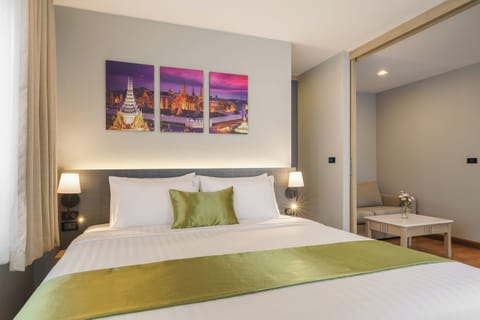Deluxe Corner | In-room safe, desk, soundproofing, iron/ironing board