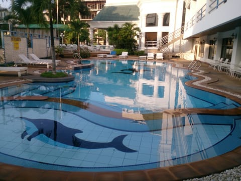 Outdoor pool, sun loungers