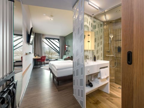 Superior Room, 2 Twin Beds | Desk, laptop workspace, blackout drapes, soundproofing