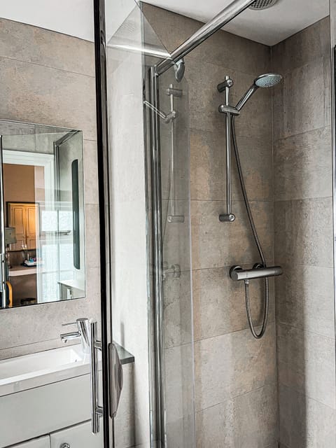 Comfort Double Room, Sea View | Bathroom | Free toiletries, towels