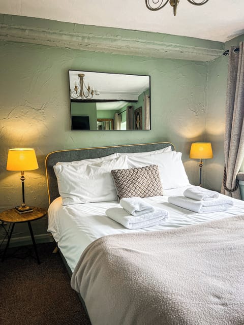 Standard Double Room | Free WiFi, bed sheets