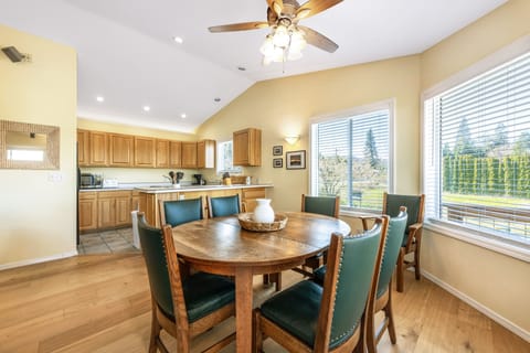 House, 2 Bedrooms | Dining