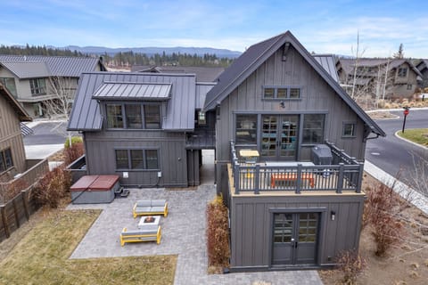 House, 5 Bedrooms | Outdoor dining