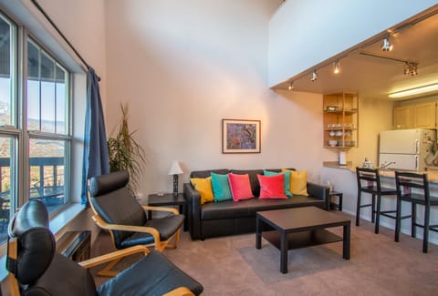 Condo, 2 Bedrooms | Living area