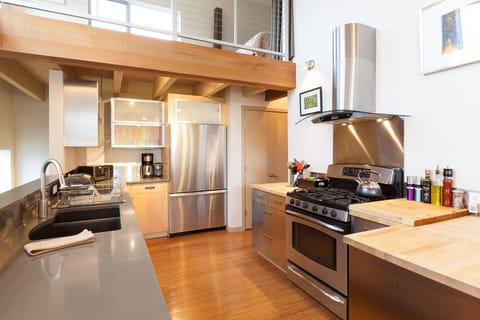 House, 4 Bedrooms | Private kitchen | Oven