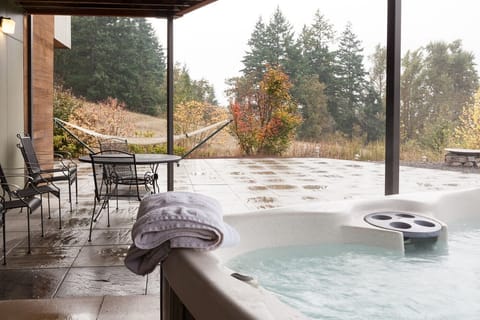 House, 4 Bedrooms | Property grounds