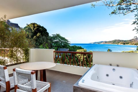 Ocean View Junior Suite | Private spa tub