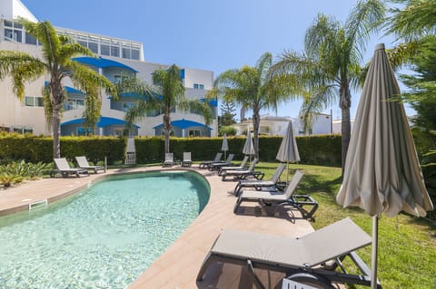 Outdoor pool, pool umbrellas, sun loungers