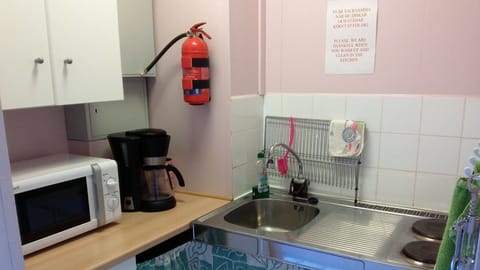 Studio, Private Bathroom | Private kitchenette | Shared fridge, microwave, stovetop