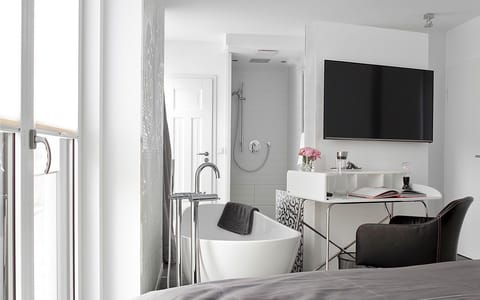 Double Room (Audrey) | Desk, blackout drapes, soundproofing, iron/ironing board