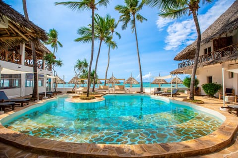 Outdoor pool, pool umbrellas, sun loungers