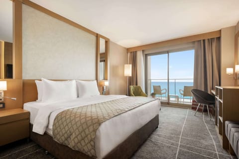 Egyptian cotton sheets, premium bedding, minibar, in-room safe