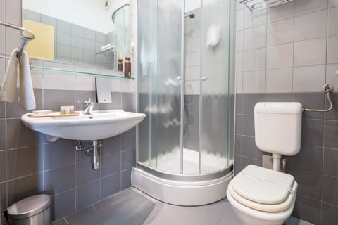 Shower, free toiletries, hair dryer, towels