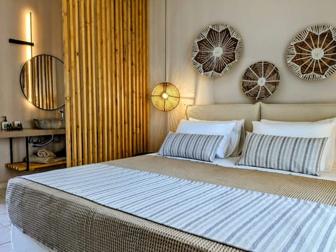 Classic Double Room, Balcony | In-room safe, blackout drapes, free WiFi, bed sheets