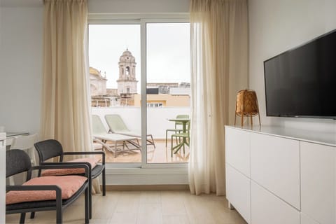 Standard Penthouse, 1 Bedroom | Down comforters, pillowtop beds, in-room safe, individually decorated