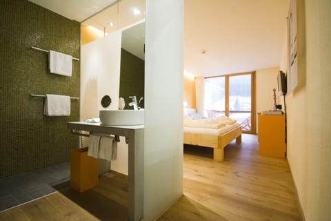 Design Double Room | In-room safe, individually decorated, individually furnished, desk