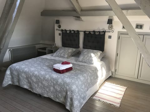 Comfort Double Room, 1 Queen Bed (Les Galets) | Soundproofing, free WiFi, bed sheets