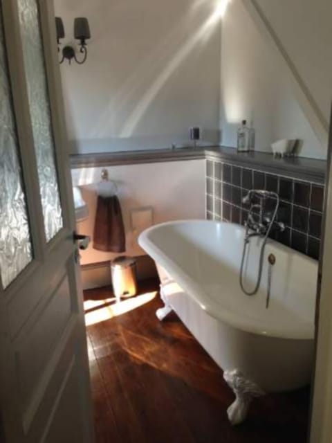 Duplex | Bathroom | Shower, hair dryer, towels