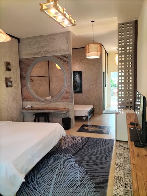 Premier Room | Desk, laptop workspace, WiFi (free), bed sheets