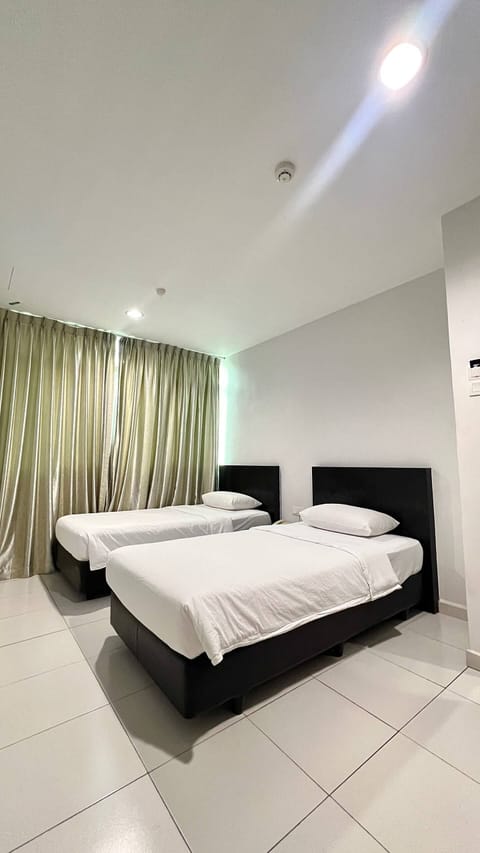 Deluxe Twin | Desk, rollaway beds (surcharge), WiFi (free), bed sheets