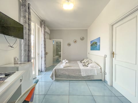 Classic Double Room, Sea View | Minibar, in-room safe, desk, blackout drapes