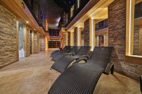 Sauna, hot tub, steam room, body treatments, hydrotherapy