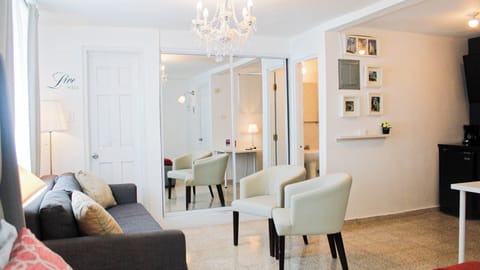 Comfort Studio | Living area | Smart TV