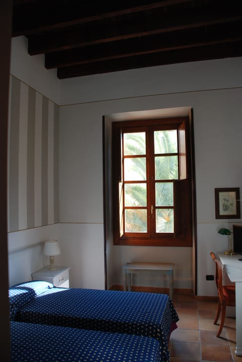 Triple Room | Egyptian cotton sheets, premium bedding, in-room safe, desk