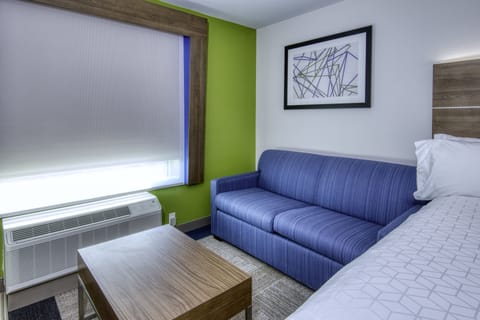 Suite, 2 Queen Beds | Room amenity