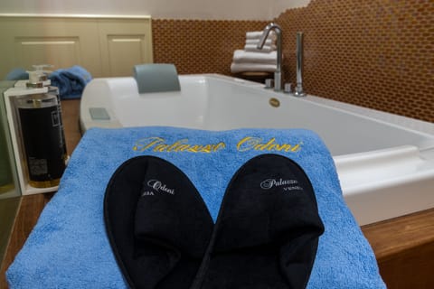 Junior Suite (Family) | Jetted tub