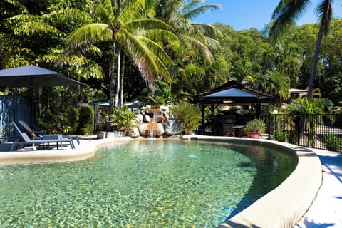 Pool waterfall