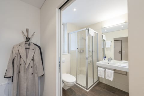 Comfort Double Room, 1 Double Bed, Balcony, Mountain View | Bathroom | Shower, hair dryer, towels