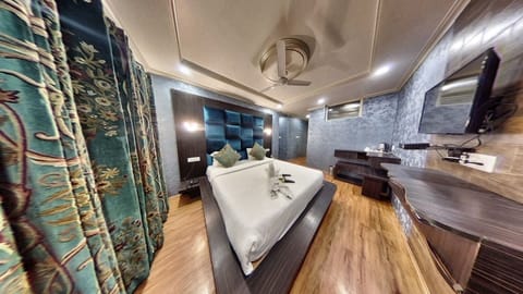 Deluxe Double Room, 1 Queen Bed | 1 bedroom, Egyptian cotton sheets, premium bedding, down comforters