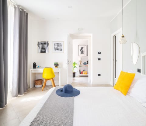 Deluxe Double Room | Minibar, in-room safe, individually decorated, individually furnished