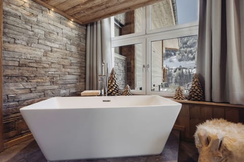 Design Studio Suite | In-room safe, free WiFi, bed sheets