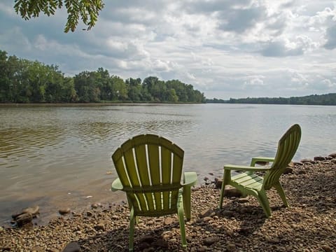 Rocky Beach to fish, read, explore or relax. Captain John Smith sailed here!