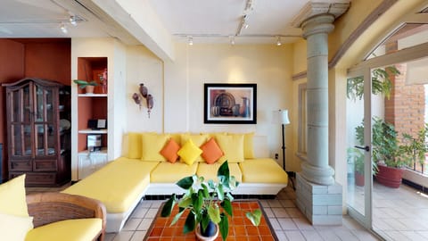 Condo - Image 2