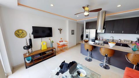 Condo - Image 2