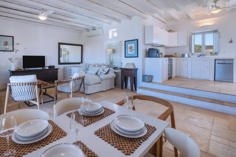 Open plan living, dinning and kitchen area