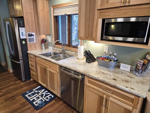 Another view of the kitchen. 