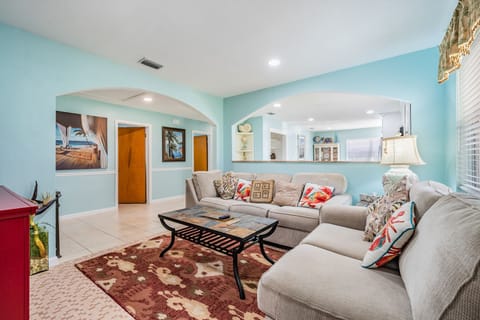 Lovely open floor plan, great for entertainment & families